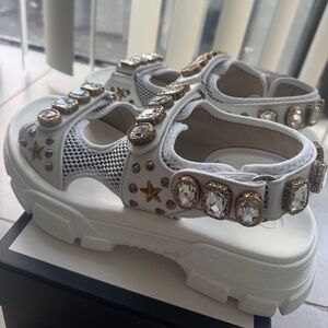 GUCCI Aguru Crystal Leather Sandal in White